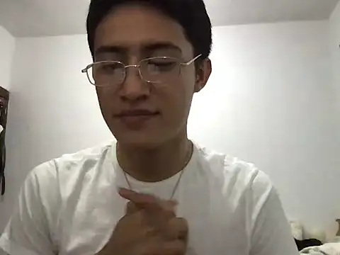 Snapshot of Akaerizz chatting on December 19, 6:31 am Akaerizz online show from December 19, 6:31 am