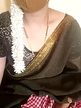 Snapshot of yourtamilcouple chatting on December 23, 4:33 am yourtamilcouple online show from December 23, 4:33 am