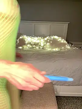 Snapshot of Naughty_pussy2cum chatting on December 10, 3:09 am Naughty pussy2cum online show from December 10, 3:09 am