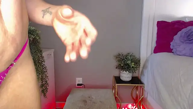 Snapshot of Naughty_pussy2cum chatting on December 30, 1:48 am Naughty pussy2cum online show from December 30, 1:48 am