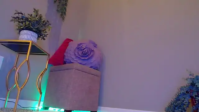 Snapshot of Naughty_pussy2cum chatting on December 30, 10:21 am Naughty pussy2cum online show from December 30, 10:21 am