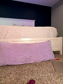 Snapshot of Naughty_pussy2cum chatting on September 13, 9:09 am Naughty pussy2cum online show from September 13, 9:09 am