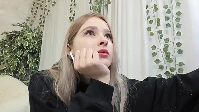 Snapshot of mell_milles chatting on March 19, 6:24 am mell milles online show from March 19, 6:24 am