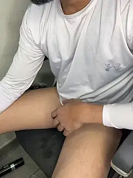 Snapshot of sexyboy09 chatting on December 12, 12:22 pm sexyboy09 online show from December 12, 12:22 pm