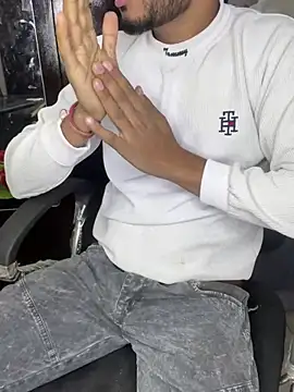 Snapshot of sexyboy09 chatting on December 18, 3:33 pm sexyboy09 online show from December 18, 3:33 pm