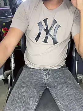 Snapshot of sexyboy09 chatting on December 21, 6:02 pm sexyboy09 online show from December 21, 6:02 pm