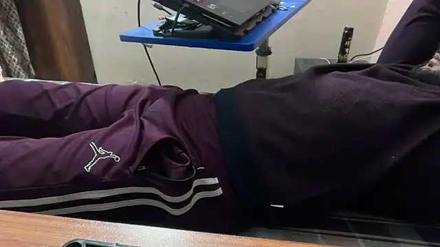 Snapshot of sexyboy09 chatting on October 19, 7:47 pm sexyboy09 online show from October 19, 7:47 pm