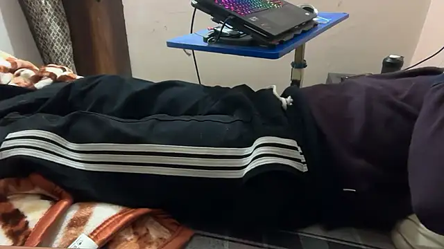 Snapshot of sexyboy09 chatting on October 24, 6:32 am sexyboy09 online show from October 24, 6:32 am