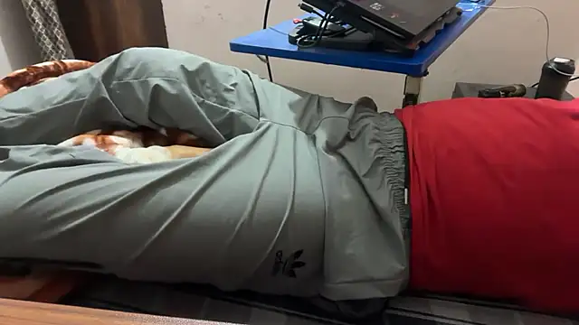 Snapshot of sexyboy09 chatting on October 24, 6:37 pm sexyboy09 online show from October 24, 6:37 pm