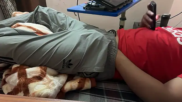 Snapshot of sexyboy09 chatting on October 25, 6:43 am sexyboy09 online show from October 25, 6:43 am