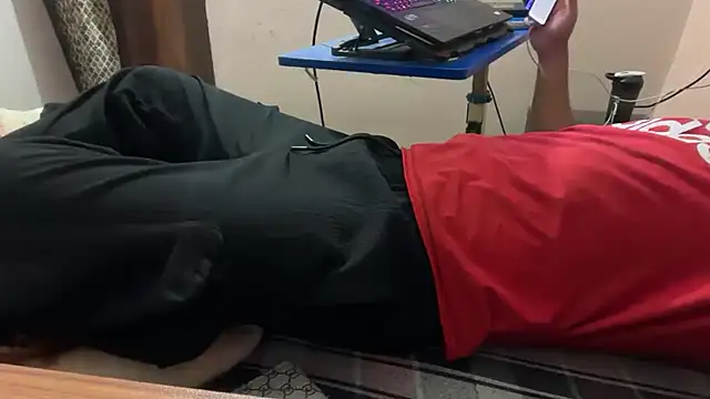 Snapshot of sexyboy09 chatting on October 29, 6:59 am sexyboy09 online show from October 29, 6:59 am