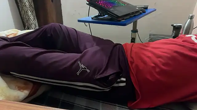 Snapshot of sexyboy09 chatting on October 29, 7:04 pm sexyboy09 online show from October 29, 7:04 pm