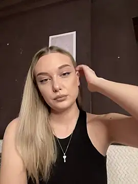 Snapshot of Alisa_Rise chatting on March 2, 6:40 pm Alisa Rise online show from March 2, 6:40 pm