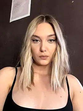 Snapshot of Alisa_Rise chatting on October 2, 12:01 pm Alisa Rise online show from October 2, 12:01 pm