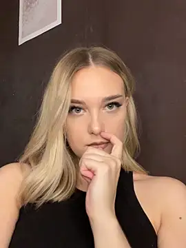 Snapshot of Alisa_Rise chatting on November 23, 2:50 pm Alisa Rise online show from November 23, 2:50 pm