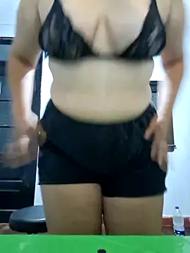 Snapshot of alexxaa96 chatting on December 19, 2:45 am alexxaa96 online show from December 19, 2:45 am