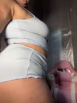 Snapshot of alexxaa96 chatting on December 3, 3:25 am alexxaa96 online show from December 3, 3:25 am