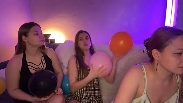 Snapshot of __2sya__ chatting on November 21, 6:17 pm 2sya online show from November 21, 6:17 pm