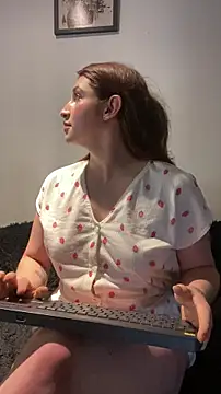 Snapshot of kamel-ayesha chatting on November 26, 8:32 pm kamel-ayesha online show from November 26, 8:32 pm