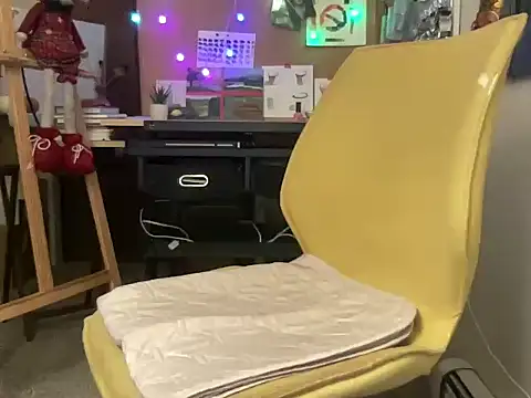 Snapshot of naughtyonbicycle chatting on November 29, 1:08 am naughtyonbicycle online show from November 29, 1:08 am