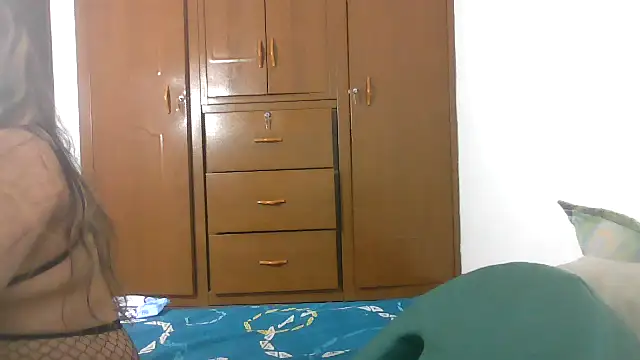 Snapshot of Gonul_Aslanbey chatting on October 1, 2:50 am Gonul Aslanbey online show from October 1, 2:50 am