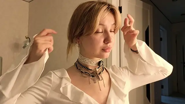bonnyfloweer online show from June 10, 4:17 pm