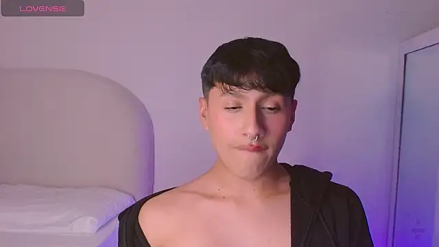 Snapshot of dilan_sp chatting on March 7, 2:36 am dilan sp online show from March 7, 2:36 am