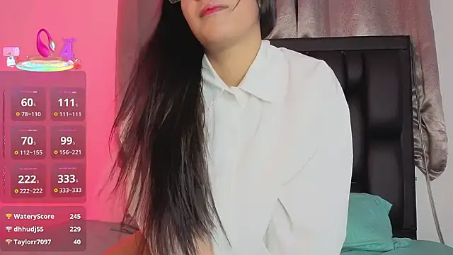 LuciaMoretti  online show from February 15, 3:36 am