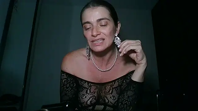 Liloo8923 online show from December 6, 12:45 am