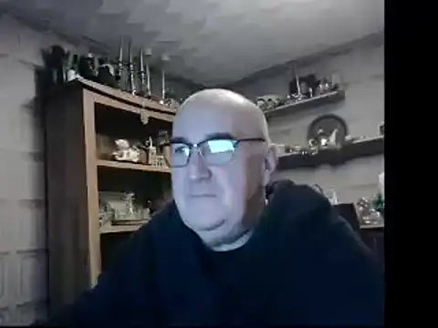 Snapshot of Adamdaddybear chatting on December 20, 8:06 am Adamdaddybear online show from December 20, 8:06 am