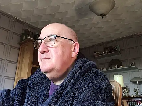 Snapshot of Adamdaddybear chatting on March 1, 9:18 am Adamdaddybear online show from March 1, 9:18 am