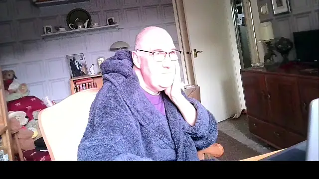 Snapshot of Adamdaddybear chatting on March 21, 9:01 am Adamdaddybear online show from March 21, 9:01 am