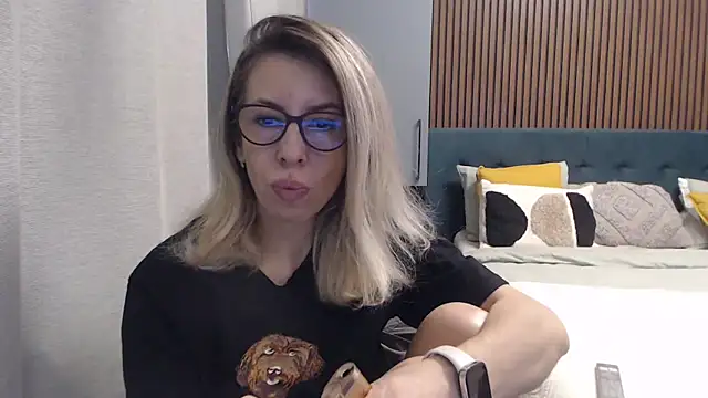 SukyGirl online show from March 6, 10:30 am