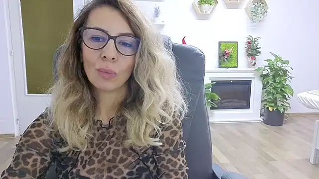 SukyGirl online show from November 17, 8:31 am