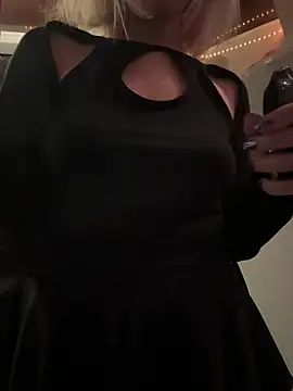 XMelissaX online show from July 11, 8:55 pm