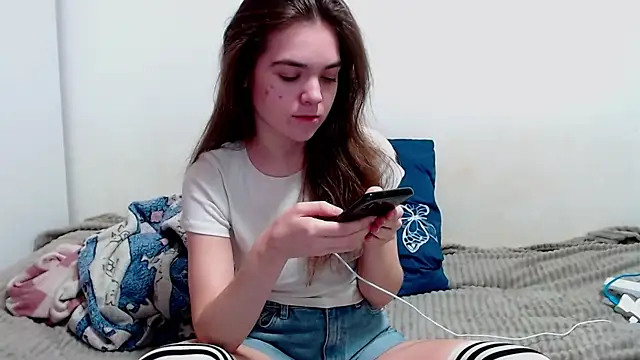 Snapshot of SallyMkn chatting on February 5, 12:17 pm SallyMkn online show from February 5, 12:17 pm