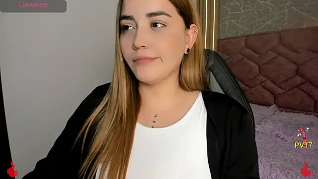 Snapshot of Lucia_star__ chatting on December 10, 10:26 pm Lucia star online show from December 10, 10:26 pm