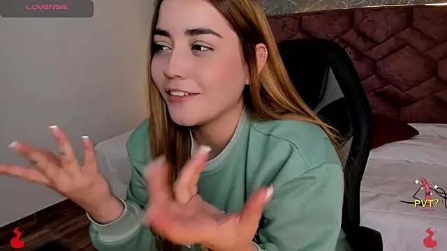 Snapshot of Lucia_star__ chatting on December 13, 9:41 pm Lucia star online show from December 13, 9:41 pm