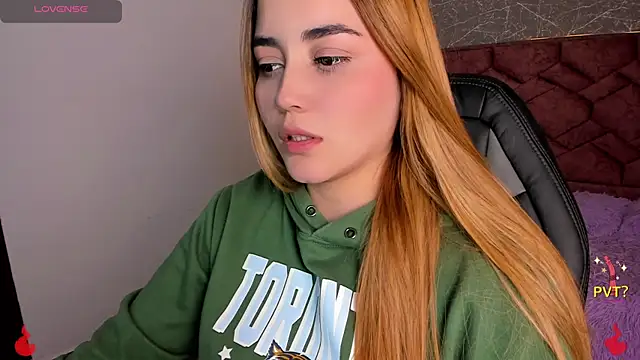 Snapshot of Lucia_star__ chatting on January 24, 1:56 am Lucia star online show from January 24, 1:56 am