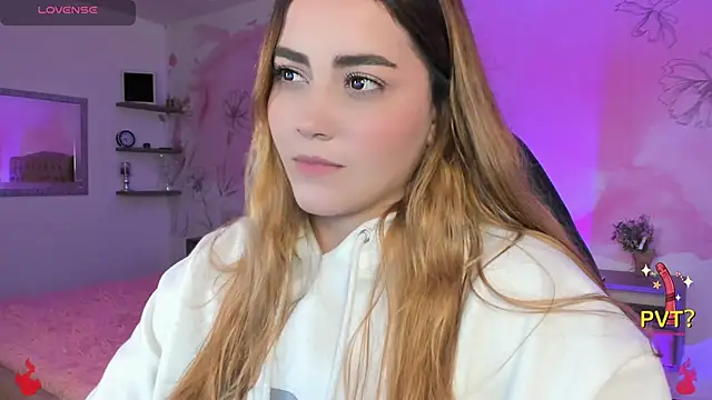 Snapshot of Lucia_star__ chatting on February 12, 2:56 am Lucia star online show from February 12, 2:56 am