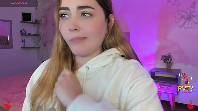 Snapshot of Lucia_star__ chatting on February 12, 6:08 am Lucia star online show from February 12, 6:08 am