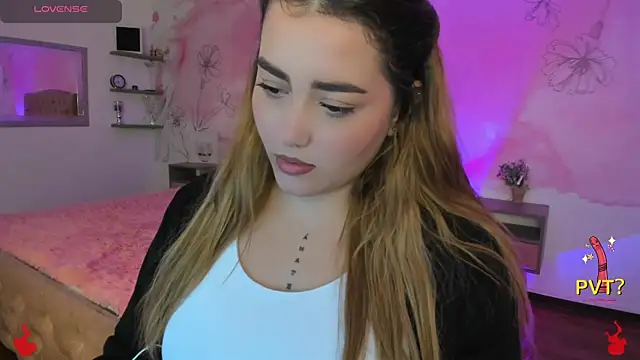 Snapshot of Lucia_star__ chatting on February 13, 2:45 am Lucia star online show from February 13, 2:45 am