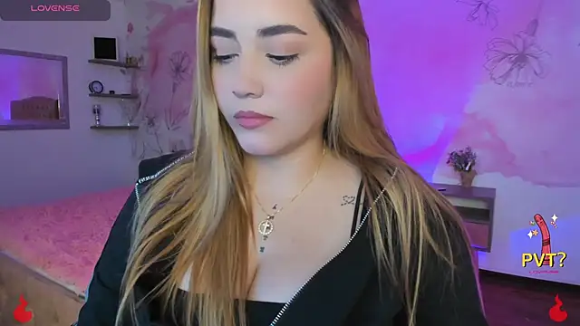 Snapshot of Lucia_star__ chatting on February 16, 2:09 am Lucia star online show from February 16, 2:09 am