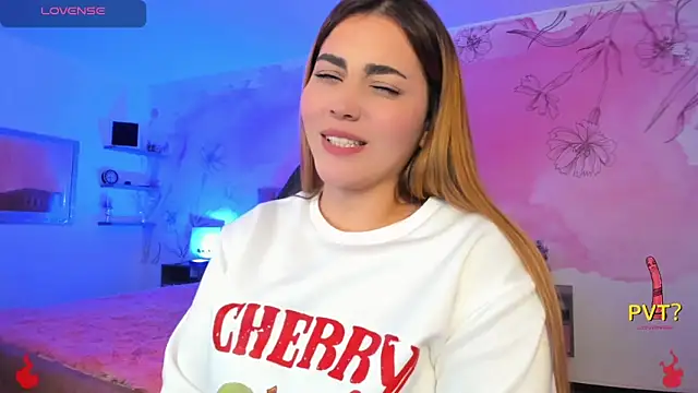 Snapshot of Lucia_star__ chatting on February 19, 8:33 am Lucia star online show from February 19, 8:33 am