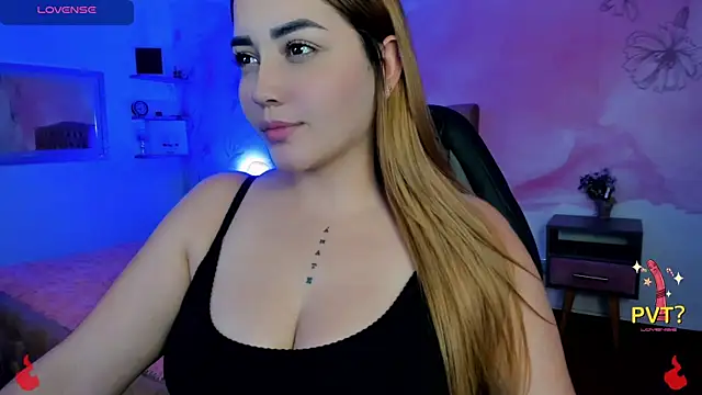 Snapshot of Lucia_star__ chatting on March 4, 3:22 am Lucia star online show from March 4, 3:22 am