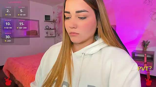 Snapshot of Lucia_star__ chatting on March 18, 3:09 am Lucia star online show from March 18, 3:09 am