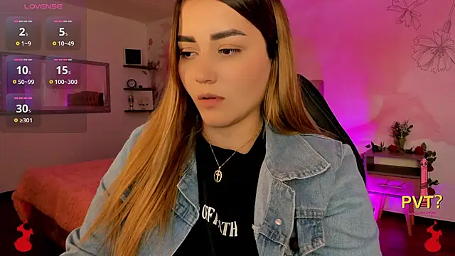 Snapshot of Lucia_star__ chatting on March 19, 3:41 am Lucia star online show from March 19, 3:41 am