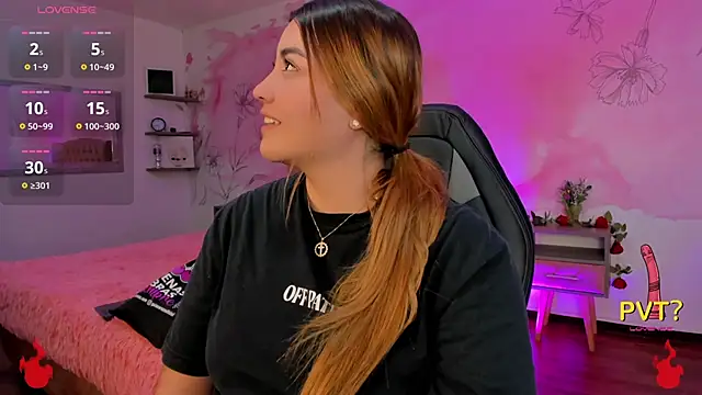 Snapshot of Lucia_star__ chatting on March 19, 6:46 am Lucia star online show from March 19, 6:46 am