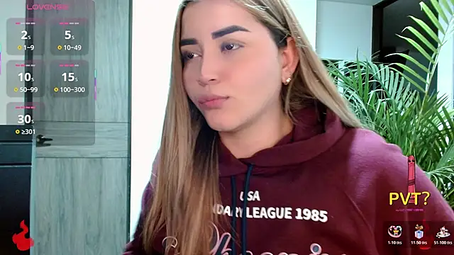 Snapshot of Lucia_star__ chatting on November 11, 1:27 am Lucia star online show from November 11, 1:27 am