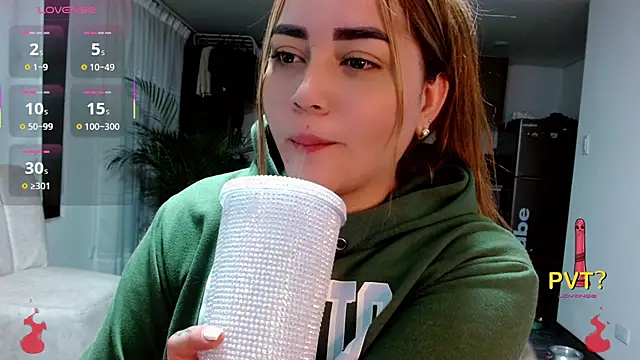 Snapshot of Lucia_star__ chatting on November 14, 1:15 am Lucia star online show from November 14, 1:15 am